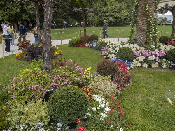 GENOA, İtalya - 7 Mayıs 2022 - Euroflora uluslararası çiçek sergisi Nervi Park 'ta