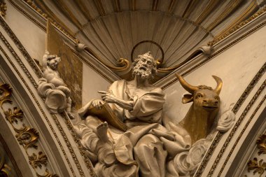 Valencia İspanya tarihi gotik katedral kilisesi azizleri rahatlatıyor.