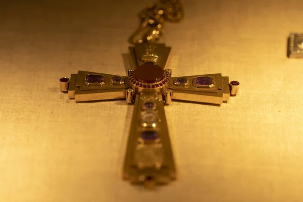 Holy Gold Catholic Cross Pendant Detail — Stock fotografie
