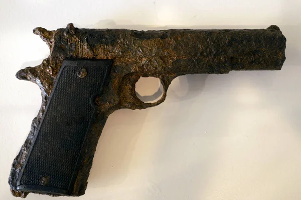 Old Rusted Pistol Being Underwater Long Time Black — Zdjęcie stockowe