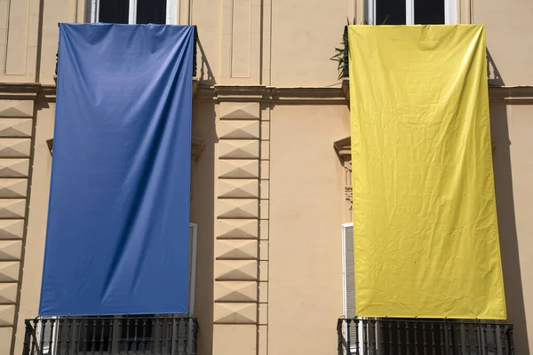 Ucraina Bandiera Sulla Costruzione Casa Balcone — Foto Stock