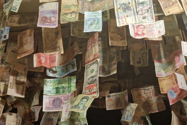 Many Old Different Countries Banknotes Hanging Pub Ceiling — Stock Photo, Image