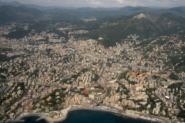 Genoa Hills otobanı şehir manzaralı panorama yakınlarında.