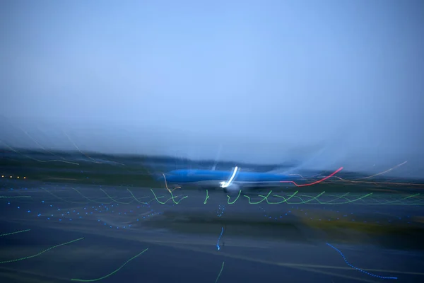 Luzes Aeroporto Movimento Enquanto Avião Decolando Noite Schipol Amsterdam — Fotografia de Stock