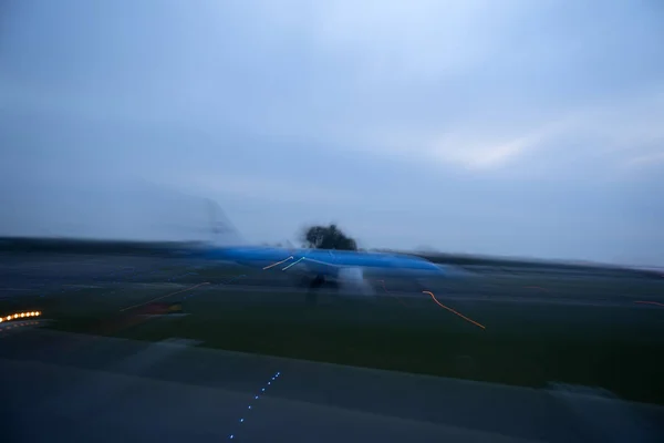 Lumières Aéroport Mouvement Pendant Décollage Avion Nuit Schipol Amsterdam — Photo