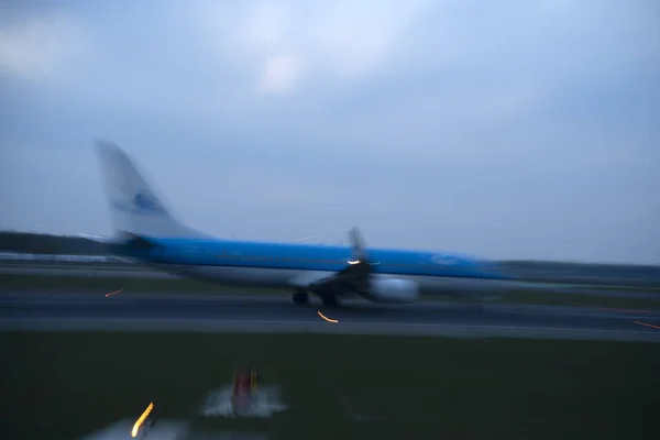 Luchthaven Lichten Beweging Tijdens Het Vliegtuig Opstijgen Nachts Schipol Amsterdam — Stockfoto