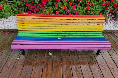 Valencia 'daki yağmurdan sonra gökkuşağı bankı İspanya