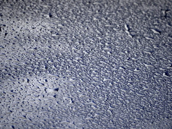 Σταγόνες Βροχής Μπλε Μέταλλο Κλείστε Μακροεντολή Λεπτομέρεια — Φωτογραφία Αρχείου