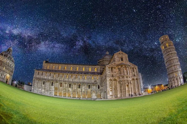 Pisa Berömd Lutande Torn Ovanlig Utsikt Stjärnklar Natt — Stockfoto