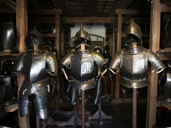 Viele Mittelalterliche Eisenrüstungen — Stockfoto