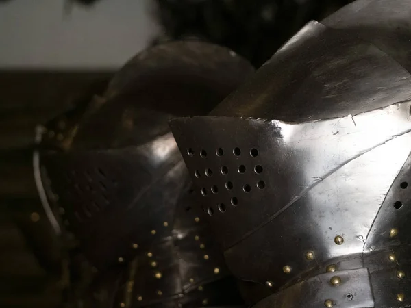 Много Деталей Средневекового Металлического Шлема — стоковое фото