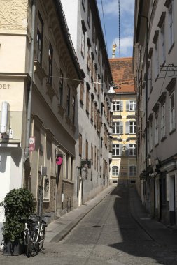 Graz Avusturya tarihi binaları şehre bakıyor