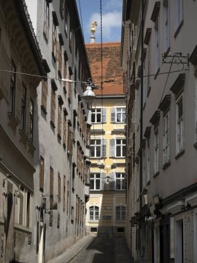 Graz Avusturya tarihi binaları şehre bakıyor