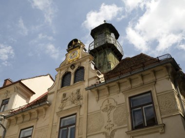 Graz Avusturya tarihi binaları şehre bakıyor