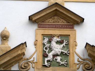 Graz Avusturya tarihi binaları şehir dekorasyonuna bakıyor