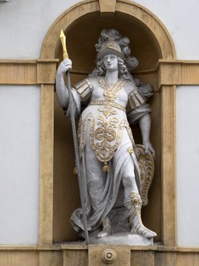 Graz Avusturya tarihi binaları şehir dekorasyonuna bakıyor