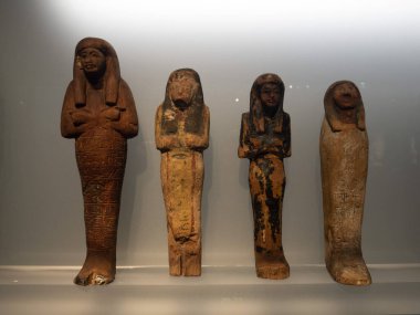 Beyaz arkaplanda izole edilmiş Mısır biblosu