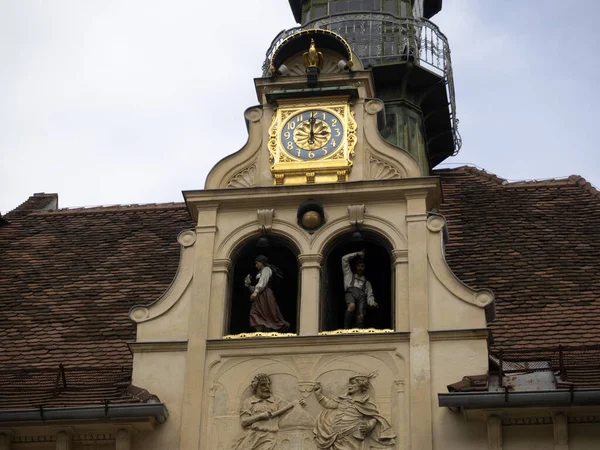 Graz Glockenspiel古钟历史建筑广场 — 图库照片