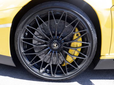 GRASSE, FRANCE - 25 Haziran 2022 Boğa Günleri 'nin Lamborghini boğası, lüks markalar ve 1.000' den fazla Lamborghini sahibi tarafından kurulan uluslararası bir topluluktur.