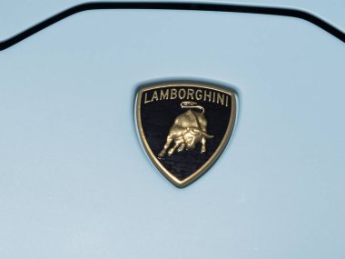 GRASSE, FRANCE - 25 Haziran 2022 Boğa Günleri 'nin Lamborghini boğası, lüks markalar ve 1.000' den fazla Lamborghini sahibi tarafından kurulan uluslararası bir topluluktur.