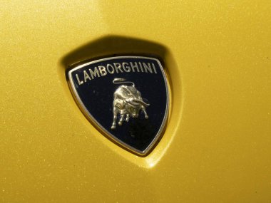 GRASSE, FRANCE - 25 Haziran 2022 Boğa Günleri 'nin Lamborghini boğası, lüks markalar ve 1.000' den fazla Lamborghini sahibi tarafından kurulan uluslararası bir topluluktur.