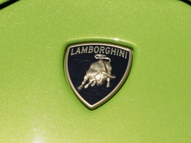 GRASSE, FRANCE - 25 Haziran 2022 Boğa Günleri 'nin Lamborghini boğası, lüks markalar ve 1.000' den fazla Lamborghini sahibi tarafından kurulan uluslararası bir topluluktur.