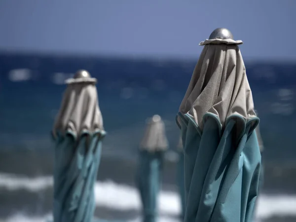 Ombrelloni Estivi Sulla Spiaggia Liguria Riviera Dei Fiori — Foto Stock