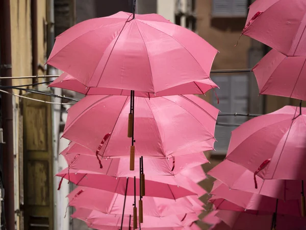 Trawa Francja Różowy Kolor Parasole Ulica — Zdjęcie stockowe