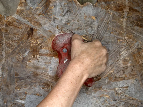 Γυναίκα Χέρι Στην Αναρρίχηση Τοίχο Κατάρτισης Close Λεπτομέρεια — Φωτογραφία Αρχείου