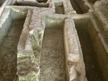 Antik Cava d 'ispica yeraltı mezarları larderia mağarası Sicilya