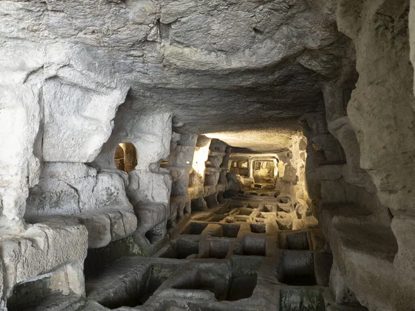 าโบราณ Ispica Catacombs Larderia — ภาพถ่ายสต็อก