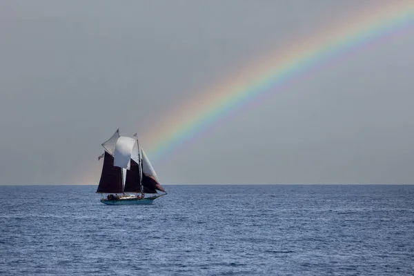 Old Sailboat Vessel Ship Sailing Rainbow Sky Background — Zdjęcie stockowe