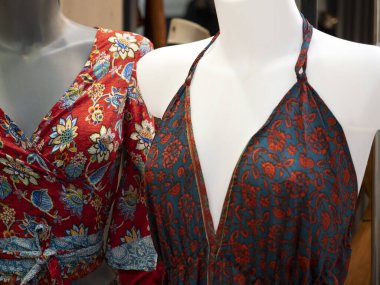 Markette nakış işi, Hint tarzı kadın giysisi ayrıntıları.