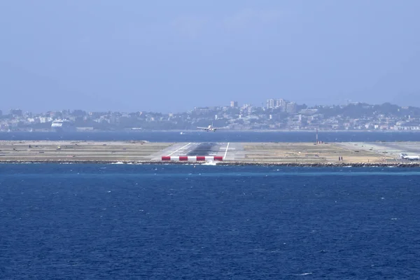 Plane Landing Sea Nice Airport France — 图库照片