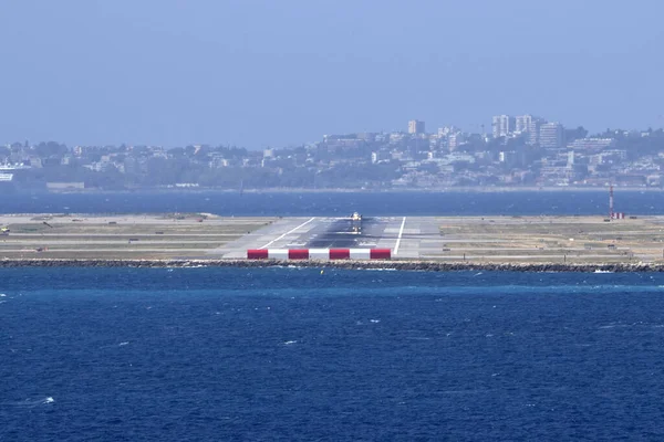 Plane Landing Sea Nice Airport France — 图库照片