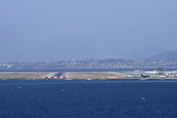 Plane Landing Sea Nice Airport France — 图库照片