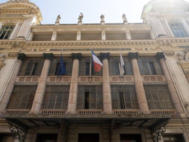 Güzel Fransa eski kasaba binaları opera binaları boyadı.