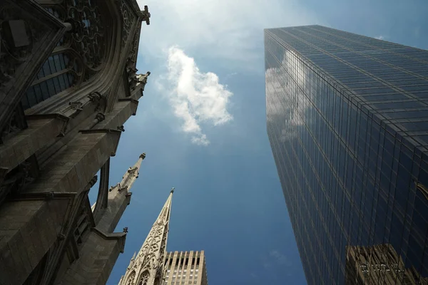 New York City Skyskrapor Från Gatan Utsikt Solig Dag — Stockfoto