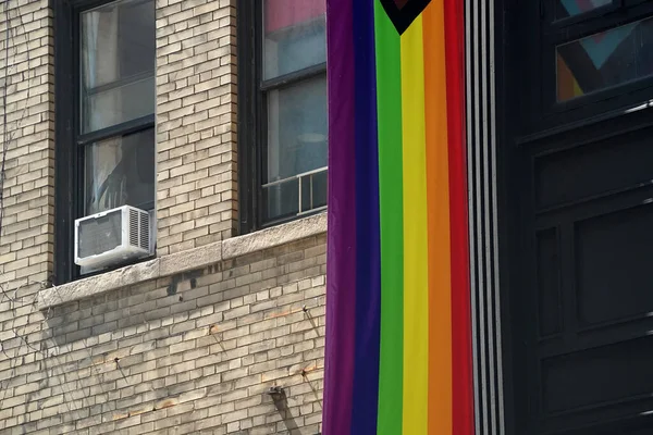 ニューヨーク市マンハッタンビルの平和の虹の旗 — ストック写真