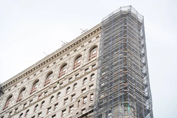 flatiron building under renovation new york city manhattan