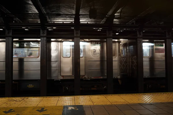 Нью Йорк Метро Движения Поезда Станции Зрения — стоковое фото