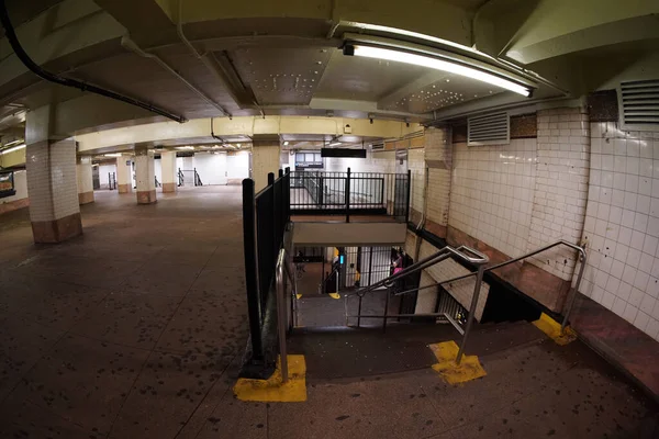 New York City Subway Train Chamber Street Station View — стоковое фото