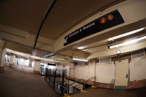 New York City Subway Train Chamber Street Station View — стоковое фото