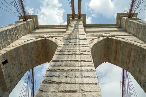 Brooklyn Bridge Van Onder Naar Boven Met Kabels Bekijk New — Stockfoto
