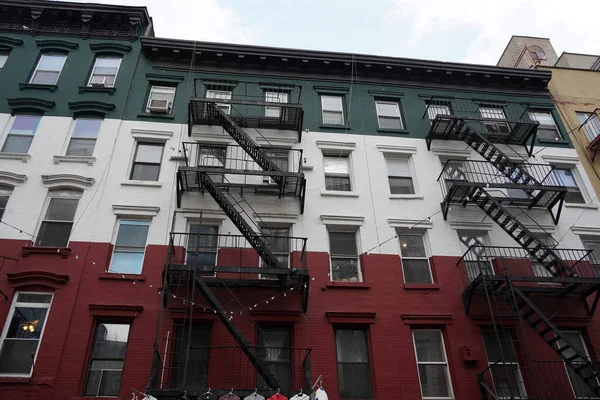 Poco Italia Nueva York Edificios Ciudad Bandera Verde Blanco Rojo — Foto de Stock