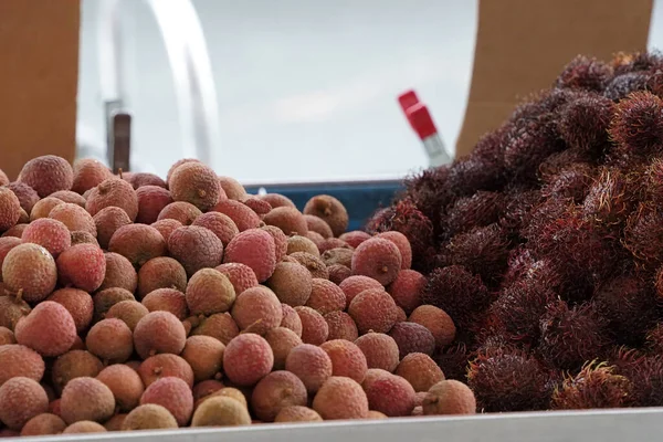 chinatown new york city street fruit market