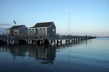 Gün batımında Nantucket liman manzarası