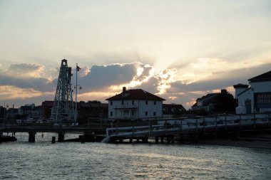 Gün batımında Nantucket liman manzarası