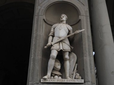 Uffizi Florence açık hava heykeli Giovanni delle bande nere