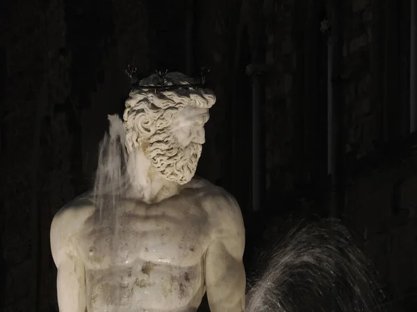 弗洛伦斯 内普西特雕像德拉 西格丽亚详细的夜景 — 图库照片